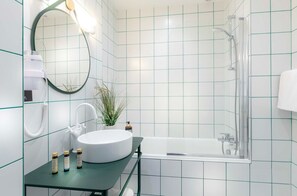 Kostenlose Toilettenartikel, Haartrockner, HandtĂŒcher