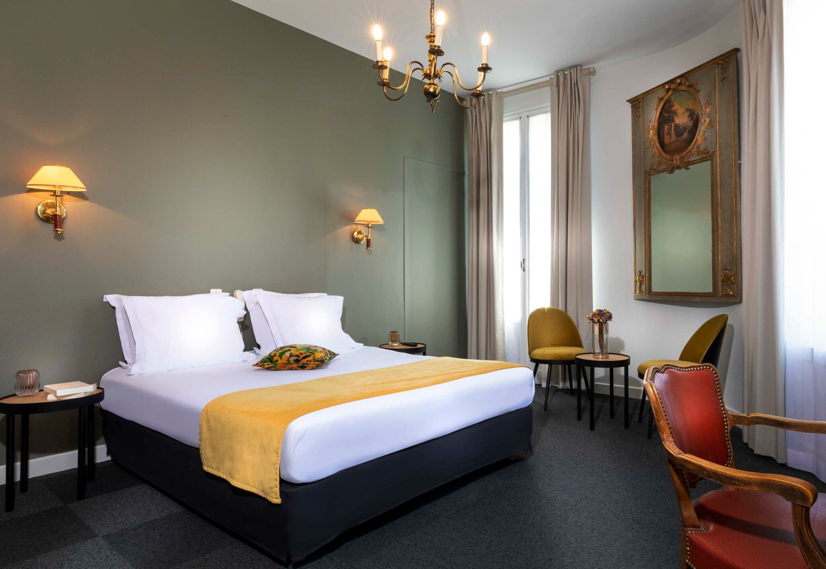 superior double room | minibar, desk, laptop workspace, soundproofing