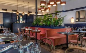 Lunch and dinner served, French cuisine