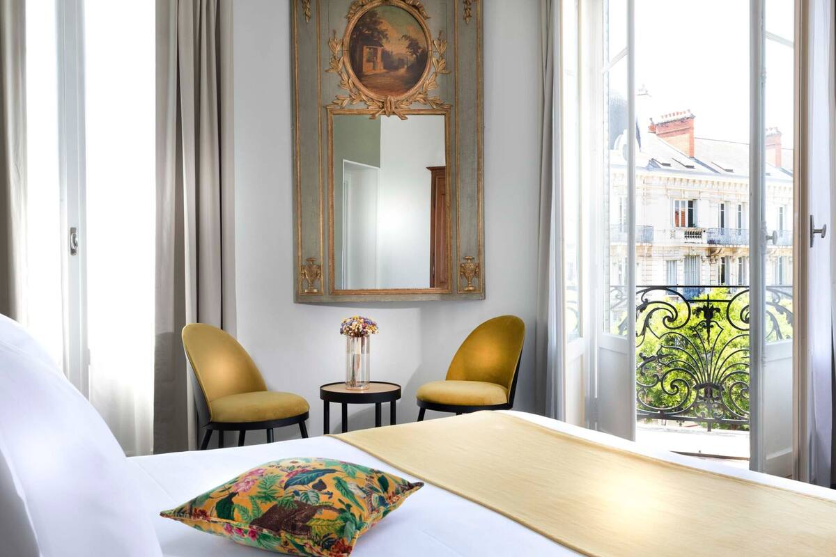 superior double room | minibar, desk, laptop workspace, soundproofing