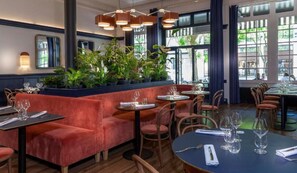 Lunch and dinner served, French cuisine