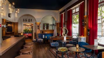 Lobby lounge