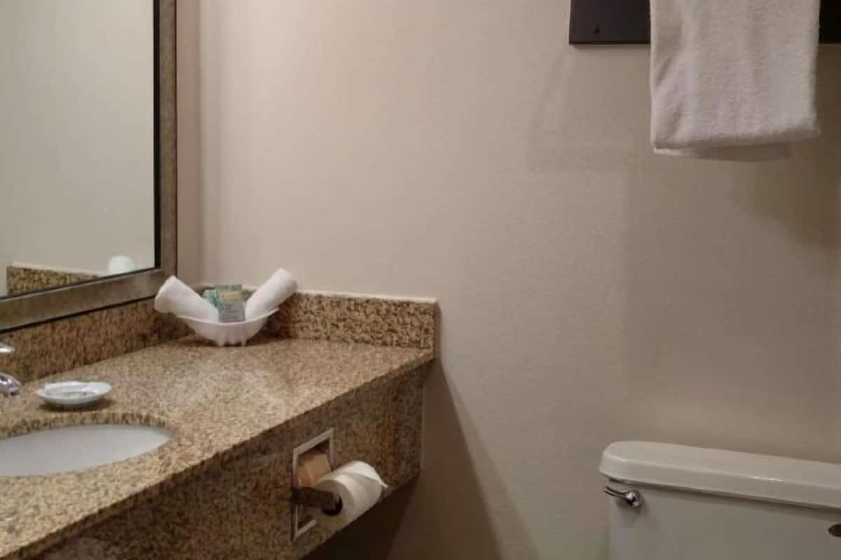 Bathroom | Free toiletries, hair dryer, towels, soap