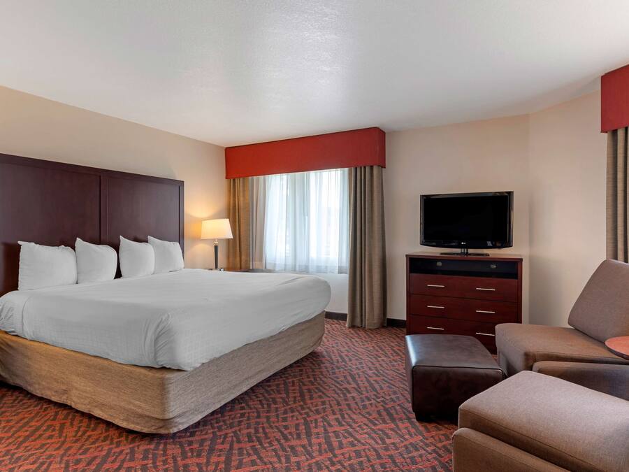 In-room safe, desk, laptop workspace, iron/ironing board