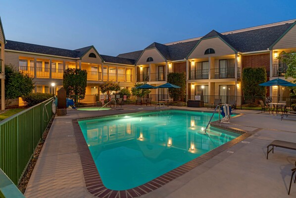 Seasonal outdoor pool, pool umbrellas, sun loungers