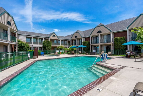 Seasonal outdoor pool, open 9:00 AM to 10:00 PM, pool umbrellas