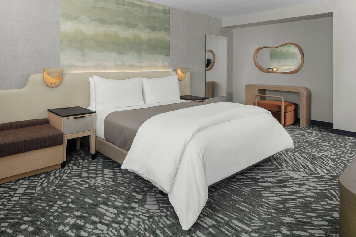 Junior Suite, 1 King Bed, City View | Down comforters, pillowtop beds, in-room safe, desk