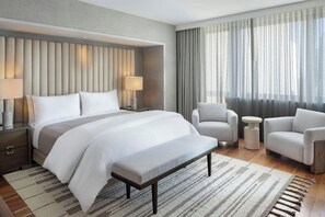 Down comforters, pillowtop beds, in-room safe, desk - The Westin Cleveland Downtown (Cleveland)