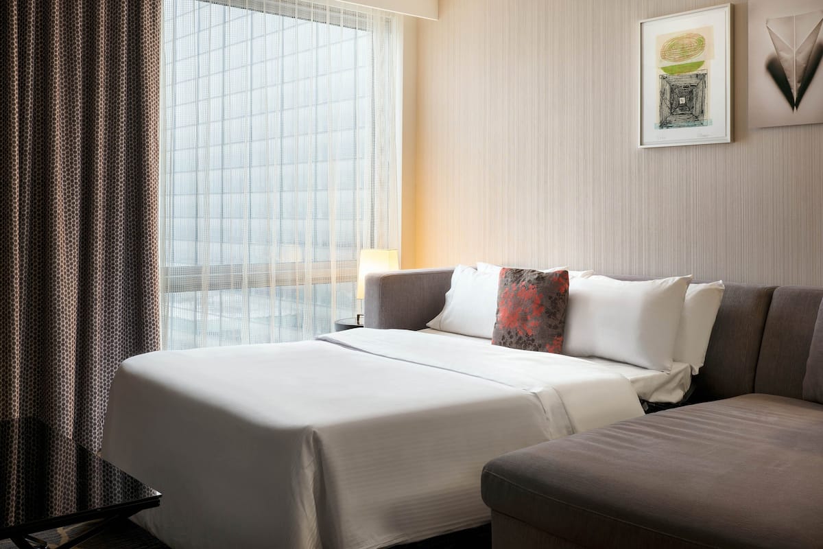 羽绒被、加厚床垫、客房内保险箱、办公桌