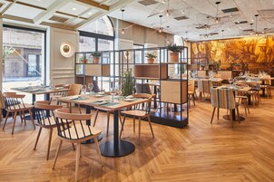 Lunch and dinner served