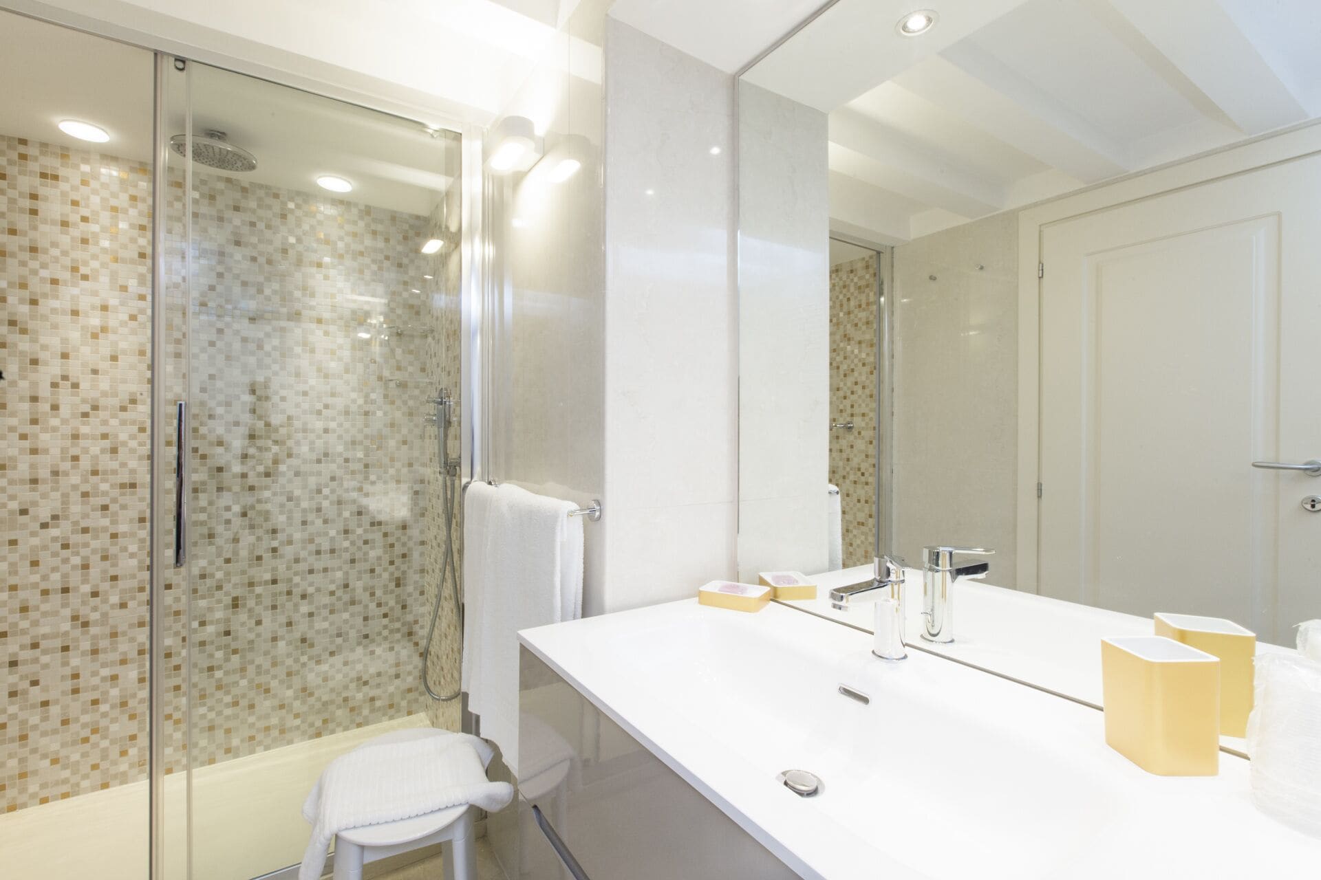 Deluxe Quadruple Room, Annex Building | Bathroom