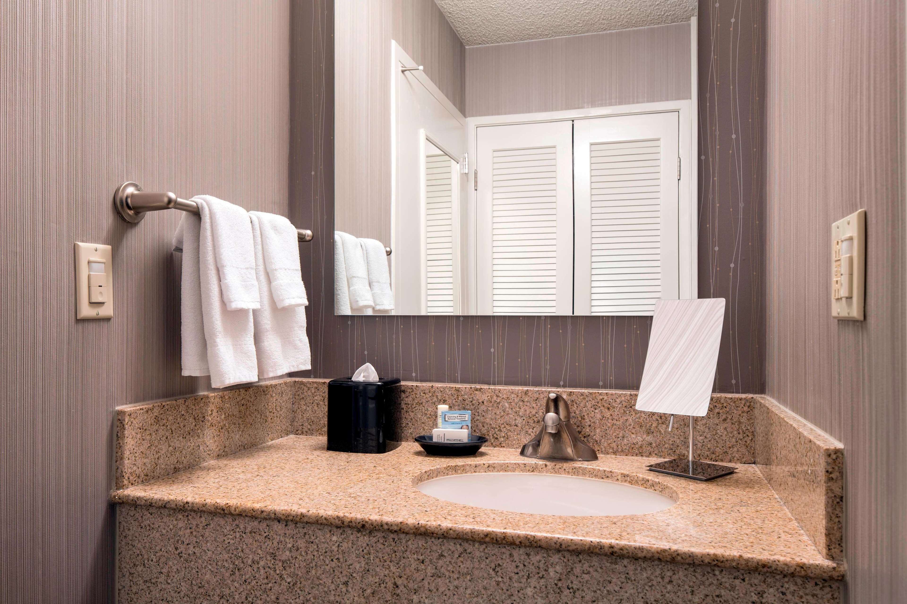 combined shower/bathtub, eco-friendly toiletries, hair dryer, towels
