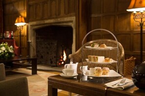 2 restaurants, breakfast, lunch, dinner served; British cuisine  - Whatley Manor (Malmesbury)