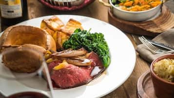 2 restaurants, breakfast, lunch, dinner served; British cuisine