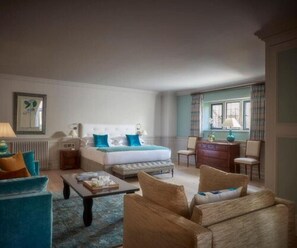 Junior Suite | Premium bedding, minibar, in-room safe, individually decorated