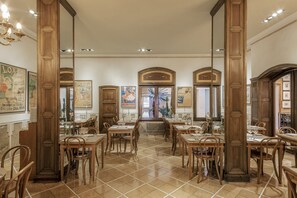 Se sirven desayunos y almuerzos