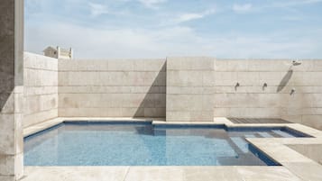 ์์ฆ๋ณ๋ก ์ด์๋๋ ์ผ์ธ ์์์ฅ, ์ผ๊ด์ ์์