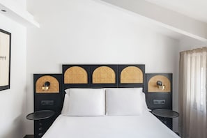 Family Room | Premium bedding, minibar, in-room safe, desk - Astoria (Barcelona)