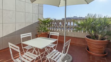 ํจ๋ฐ๋ฆฌ๋ฃธ | ํ
๋ผ์ค/ํํฐ์ค