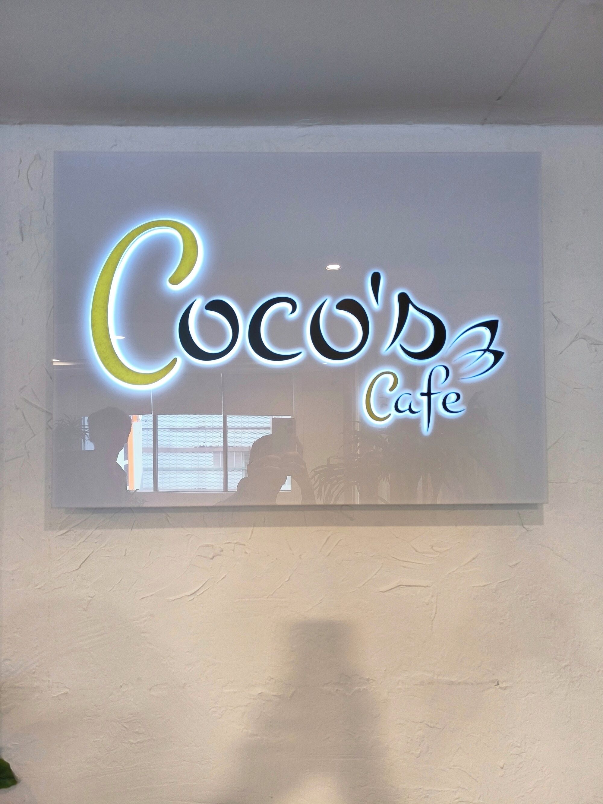 breakfast, lunch, dinner served; international cuisine, pool views