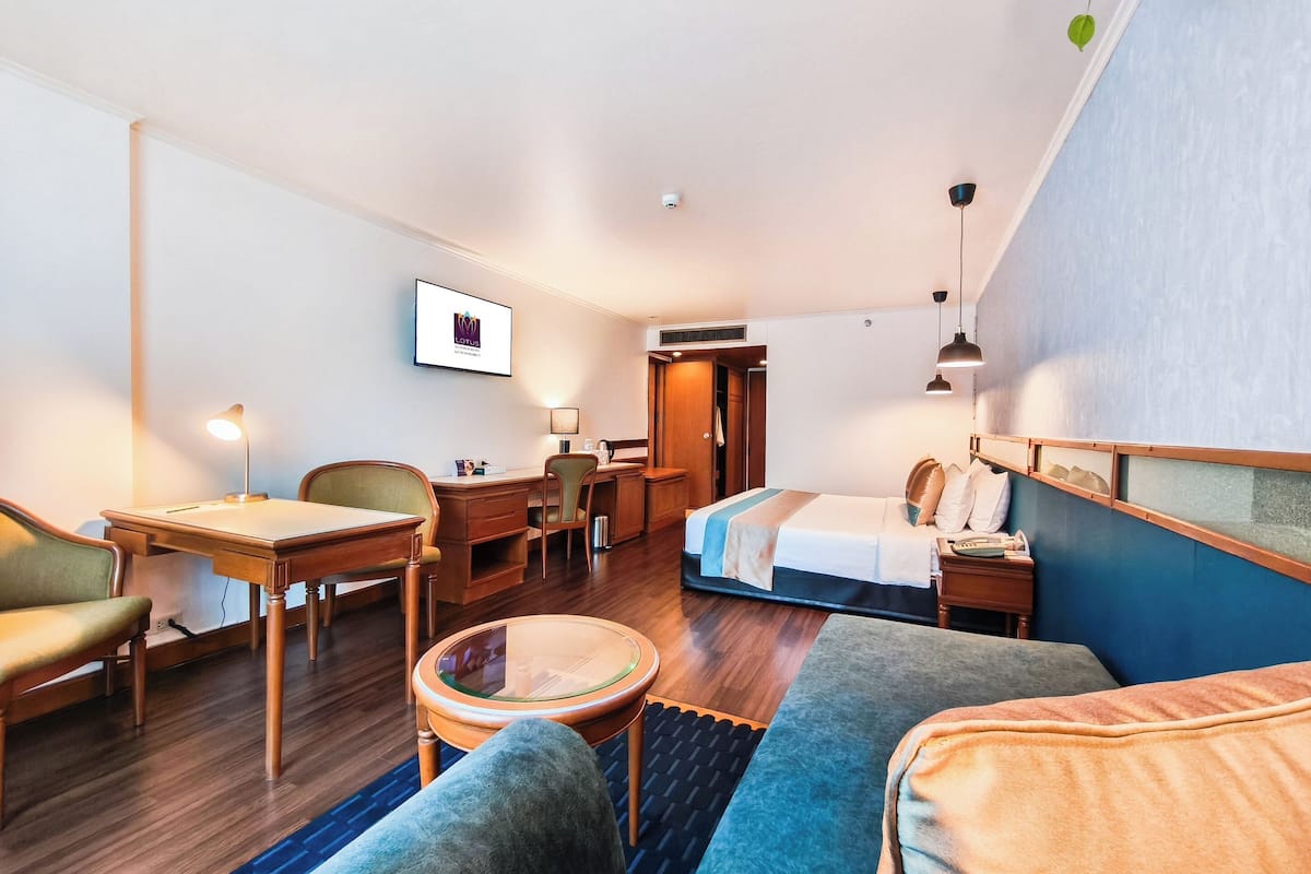 Deluxe Friend & Family Connecting Room | 1 quarto, frigobar, cofres nos quartos, escrivaninha