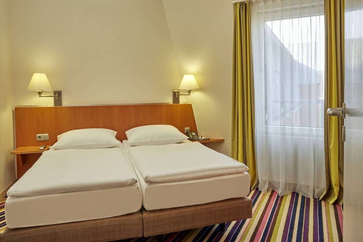 Comfort Double Room | Desk, WiFi (free), bed sheets