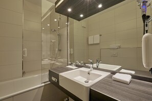 Comfort Double Room | Bathroom