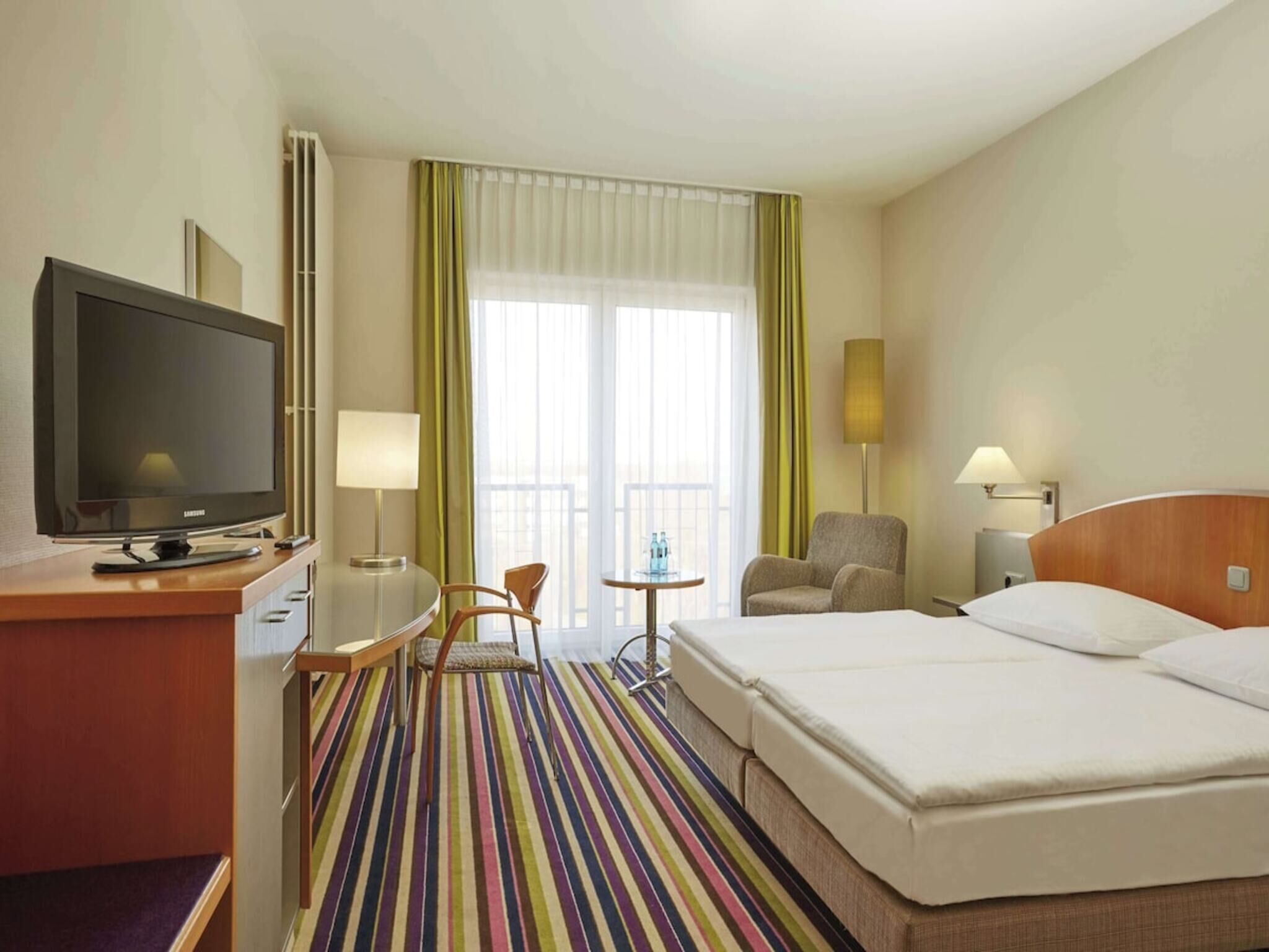 Family Suite | Desk, WiFi (free), bed sheets
