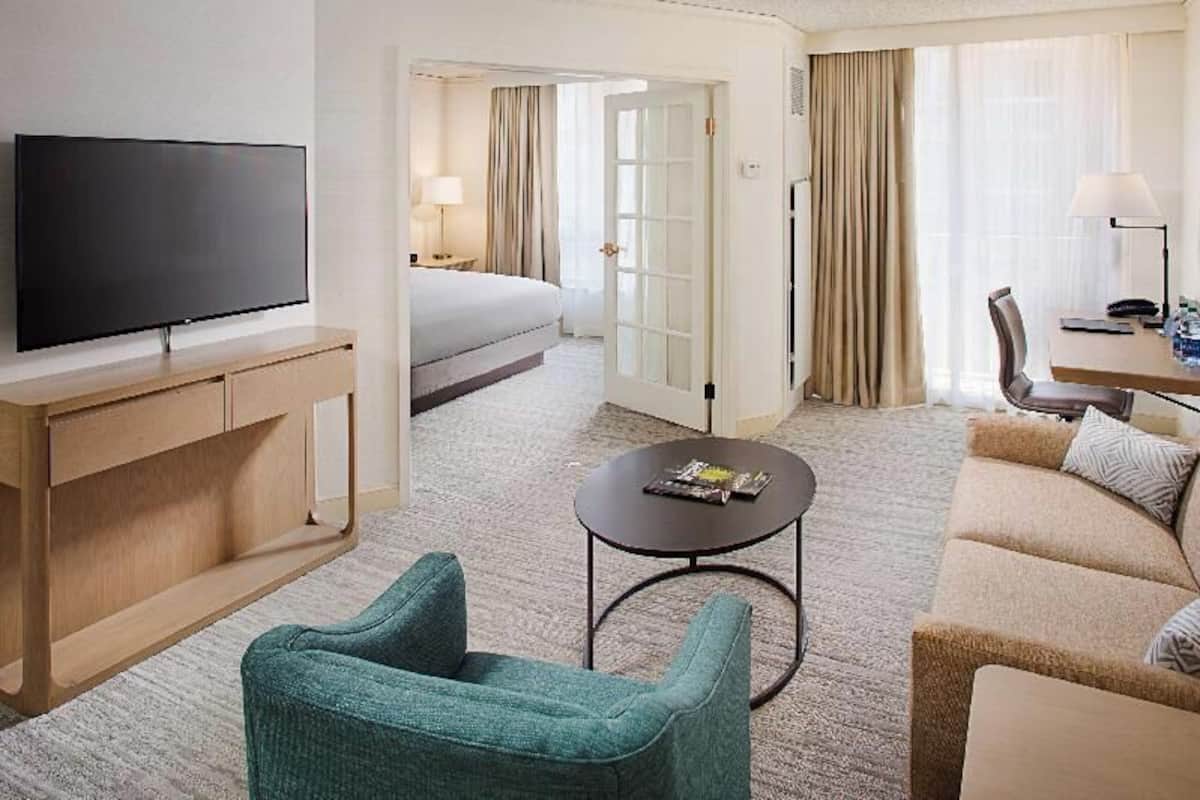 1 bedroom, premium bedding, minibar, in-room safe
