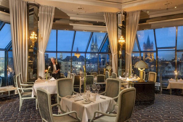 3 restaurants servant le petit déjeuner, spécialités Cuisine locale