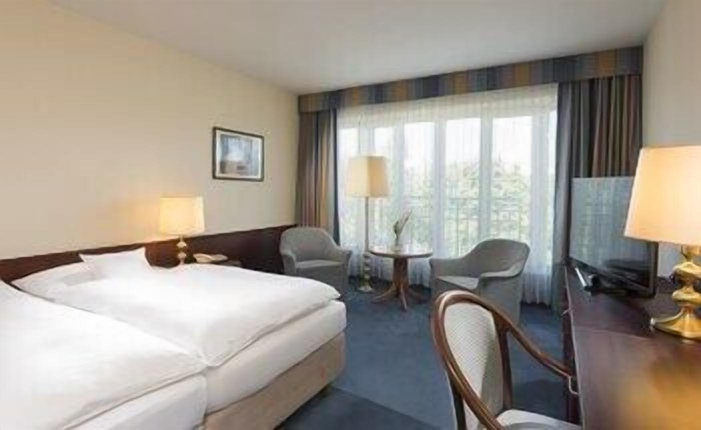 Hypo-allergenic bedding, in-room safe, individually furnished, desk