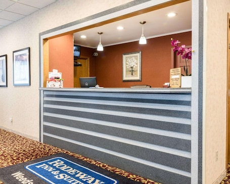 Lobby. Rodeway Inn