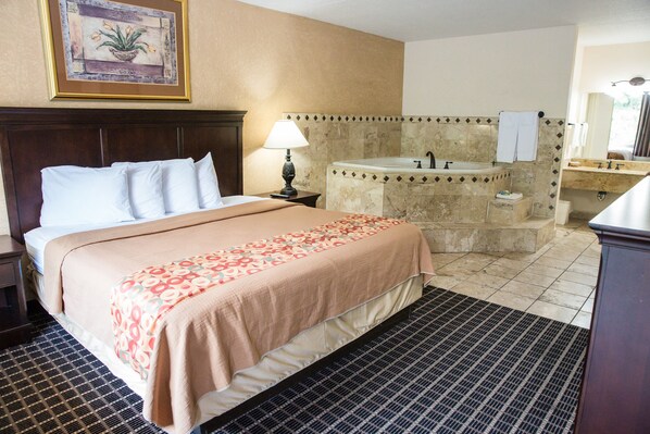 Deluxe Suite, 1 King Bed, Jetted Tub