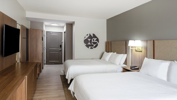 Egyptian cotton sheets, down comforters, in-room safe, desk - Holiday Inn Blytheville by IHG (Blytheville)