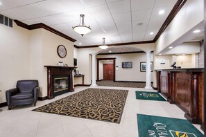 Lobby - Quality Inn Oneonta Cooperstown Area (Oneonta)