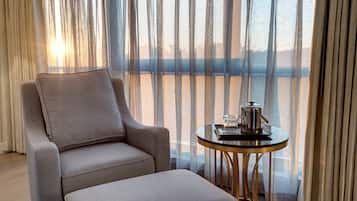 Executive Suite, 1 King Bed | Living area | TV