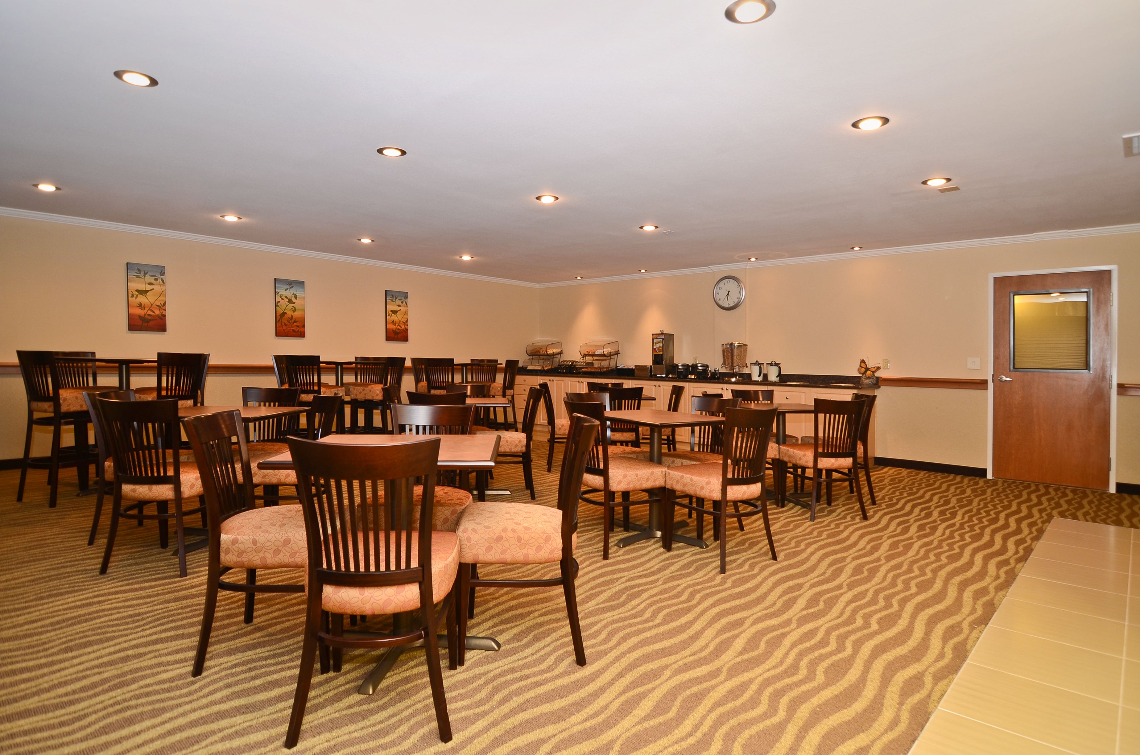 free daily continental breakfast