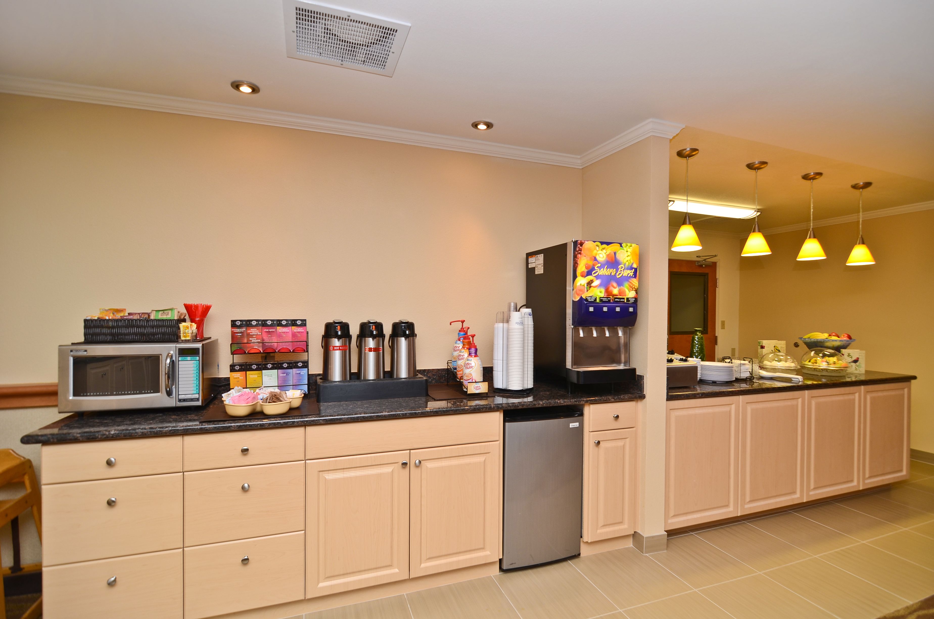 free daily continental breakfast