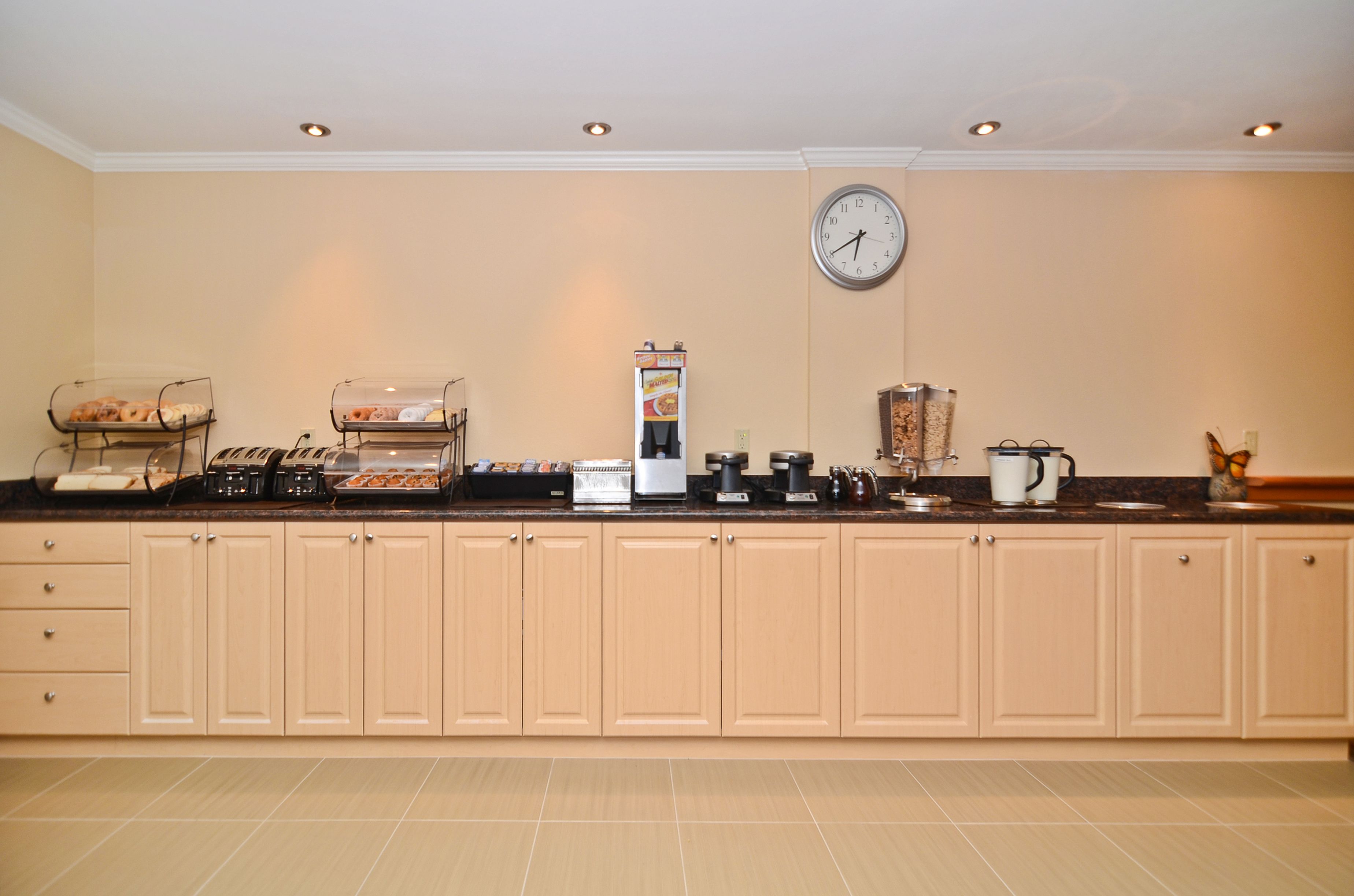 free daily continental breakfast