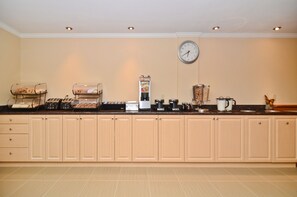 Free daily continental breakfast - Best Western Tumwater-Olympia Inn (Olympia)
