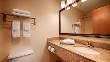 Combined shower/bathtub, hair dryer, towels