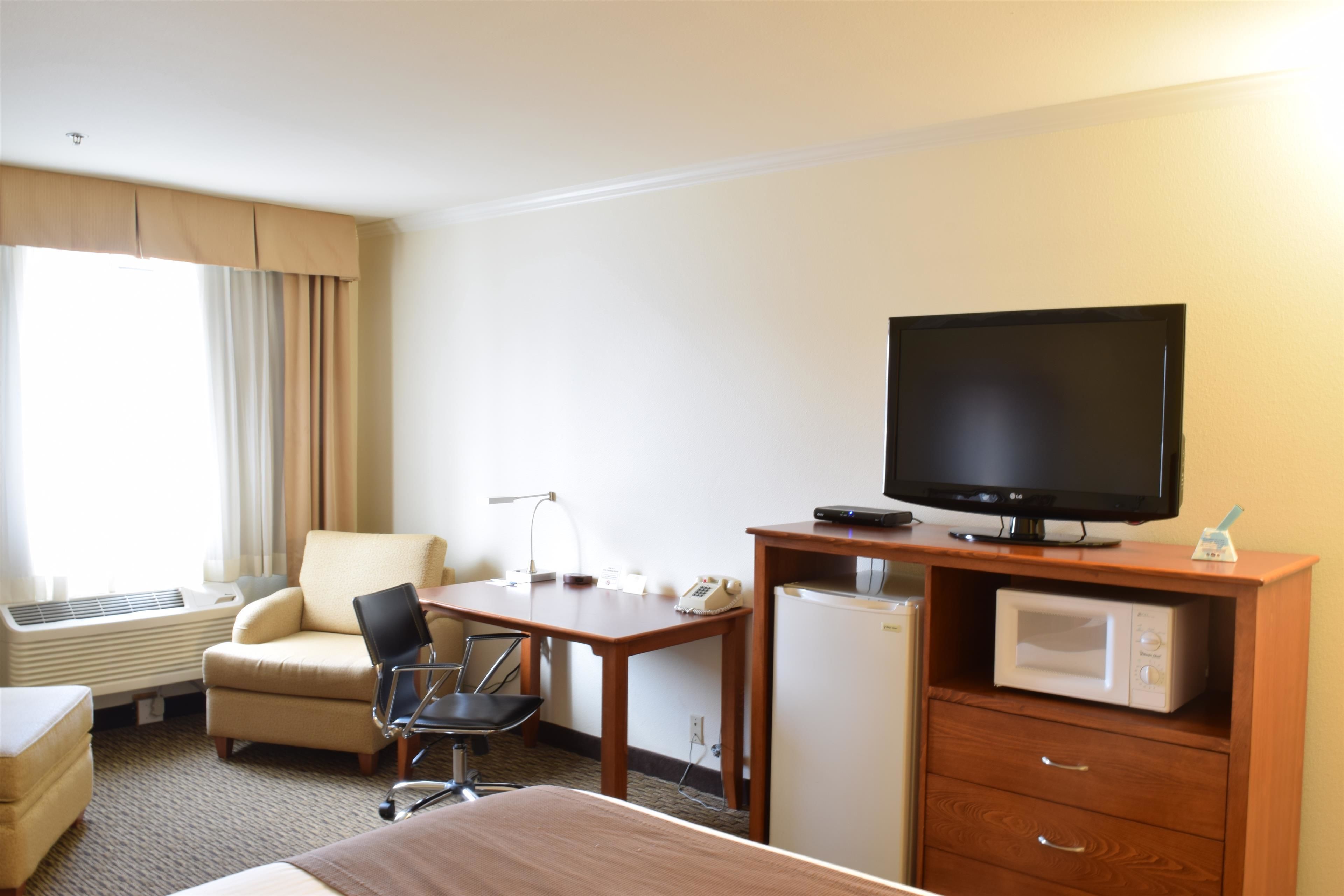 premium bedding, pillow-top beds, desk, blackout curtains