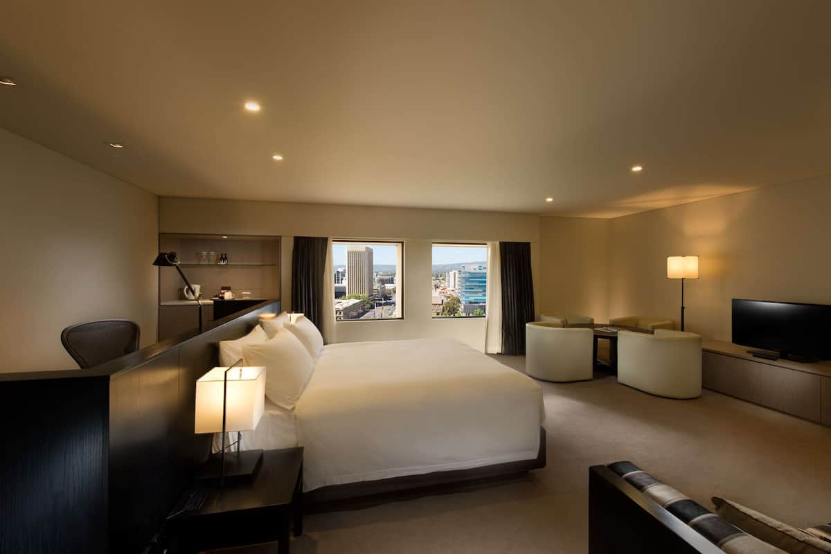 Ropa de cama de alta calidad, colchones con pillow-top y minibar
