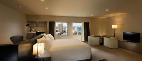 Junior Suite, 1 Katil Raja (King) | Peralatan tempat tidur premium, tilam berlapik, bar mini