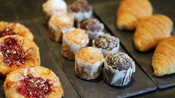 Colazione a buffet a pagamento, servita tutte le mattine