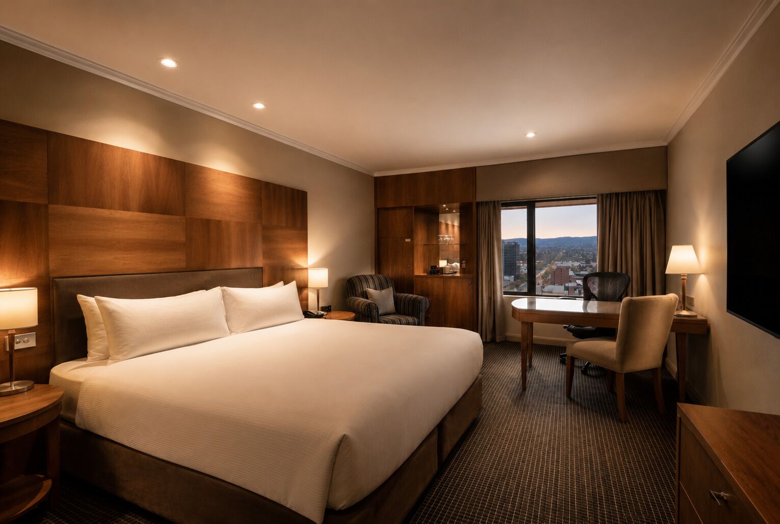 Ropa de cama de alta calidad, colchones con pillow-top y minibar 