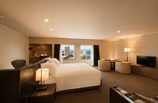 Premium bedding, pillow-top beds, minibar, in-room safe