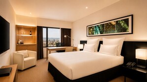 Standard King Room | Ropa de cama de alta calidad, camas con pillow-top y minibar 