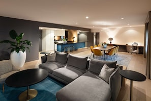 Executive Apartment, 1 Queen Bed | Living area | 55-inch LCD TV with digital channels, TV, Netflix