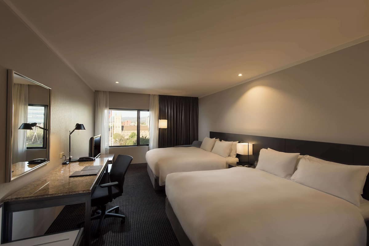 Ropa de cama de alta calidad, colchones con pillow-top y minibar